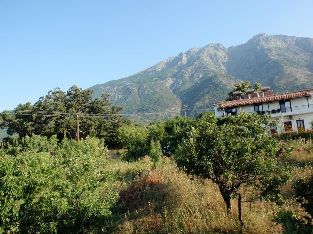 Meraklis Rooms Kariotes Exteriér fotografie